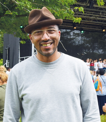 Juan Massenya,  un regard authentique  sur les quartiers populaires