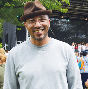 Juan Massenya,  un regard authentique  sur les quartiers populaires